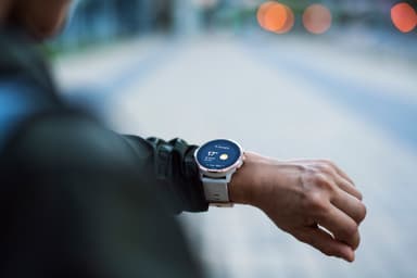 Suunto 7 multisport GPS urheilukello (hiekkakivi/ruusukulta)