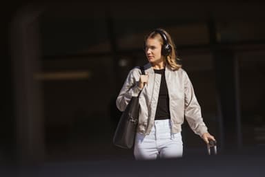 JBL CLUB 950NC langattomat around-ear kuulokkeet (musta)