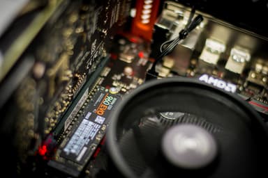 DreamHack Gaming v2 pelitietokone