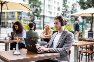 Sony WH-CH710N langattomat around-ear kuulokkeet (musta)