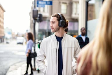 Sony WH-CH710N langattomat around-ear kuulokkeet (musta)