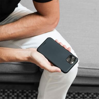 Nudient iPhone 11 Pro suojakuori (Stealth Black)