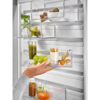 Electrolux jääkaappipakastin LNC7ME32W1 (valkoinen)