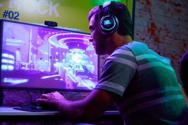 JBL Quantum 800 langattomat pelikuulokkeet