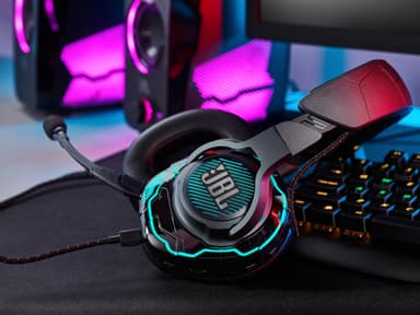 JBL Quantum One pelikuulokkeet