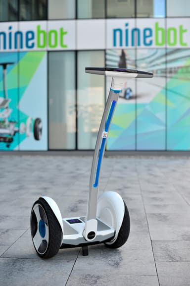 Ninebot by Segway E+ tasapainotettu skootteri (musta)