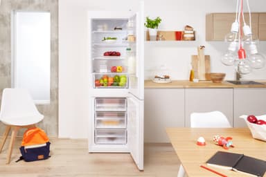 Indesit jääkaappipakastin LR8S1W (valkoinen)
