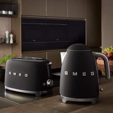 Smeg 50's Style vedenkeitin KLF03 (mattamusta)