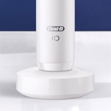 Oral-B iO7 sähköhammasharja IO7WH (valkoinen)