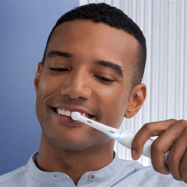 Oral-B iO7 sähköhammasharja IO7WH (valkoinen)