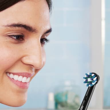 Oral-B Pro 2 2500 sähköhammasharja lahjapakkaus 319412 (musta)