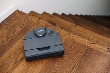 Neato D8 robotti-imuri