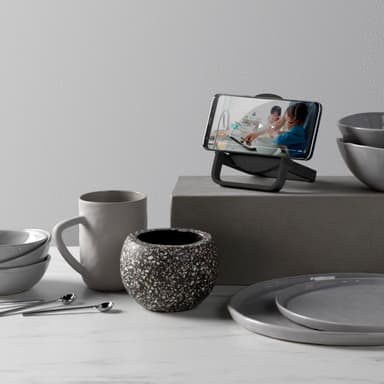 Belkin Boost Charge 10 W langaton laturi ja kaiutin (musta)