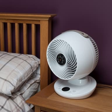 MeacoFan 650 tuuletin. DC-tekniikka. Kääntyy oikealta vasemmalle. Quiet Mark -sertifioitu. USB kaapeli. ECO-tila.