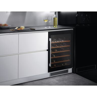 AEG integroitava viinikaappi SWB66001DG (musta)