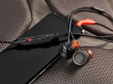 JBL Quantum 50 in-ear pelikuulokkeet (musta)