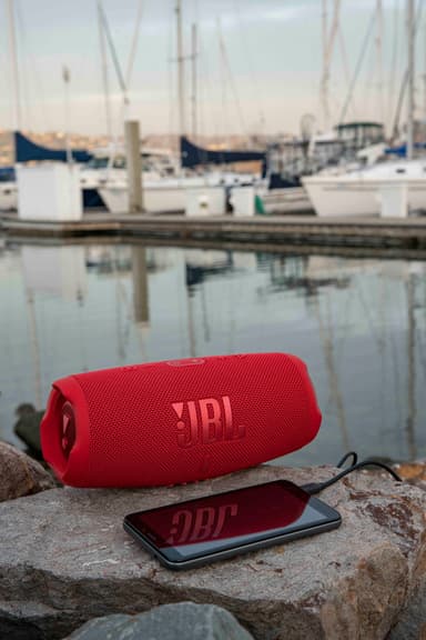 JBL Charge 5 langaton kannettava kaiutin (punainen)