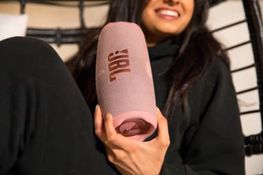 JBL Charge 5 langaton kannettava kaiutin (vaaleanpunainen)