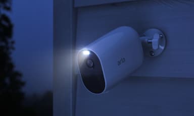Arlo Essential Spotlight XL langaton FHD turvakamera (valkoinen)