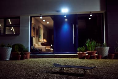 Arlo Pro 3 Floodlight langaton 2K QHD turvakamera (musta)
