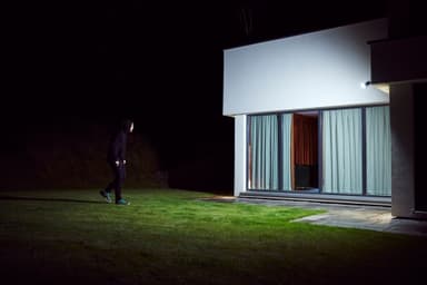 Arlo Pro 3 Floodlight langaton 2K QHD turvakamera (musta)