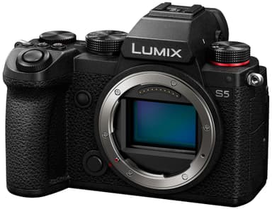 Panasonic Lumix S5 järjestelmäkamera + 20-60 mm f/3.5-5.6 objektiivi