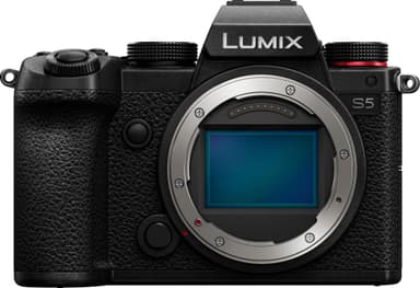 Panasonic Lumix S5 järjestelmäkamera + 20-60 mm f/3.5-5.6 objektiivi