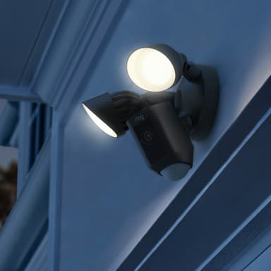 Ring Floodlight Cam Plus turvakamera (musta)