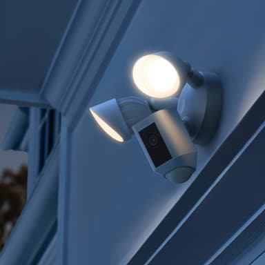 Ring Floodlight Cam Plus turvakamera (valkoinen)