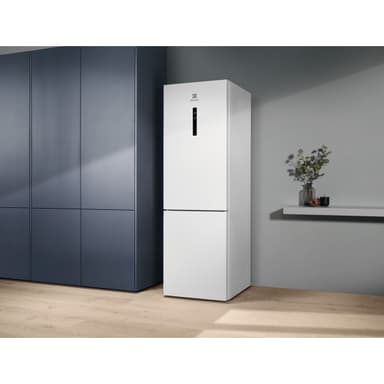Electrolux jääkaappipakastin LNT9ME32W2 (valkoinen)