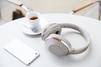 Sony MDR-1000X around-ear kuulokkeet (beige)