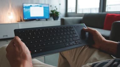 Logitech K830 langaton näppäimistö (musta)