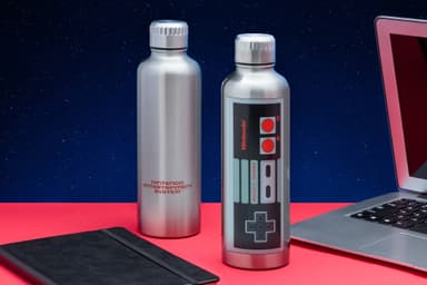 Play NES metallinen vesipullo 500 ml