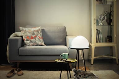 Philips Hue Wellner pöytälamppu (valkoinen)