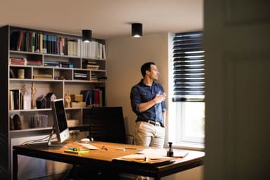 Philips Hue Pillar spottivalo (musta)