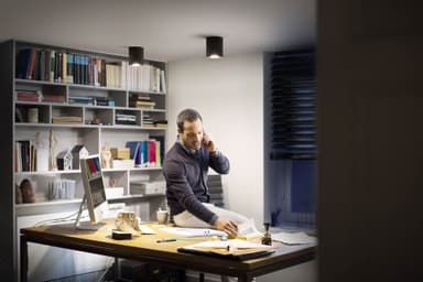 Philips Hue Pillar spottivalo (musta)