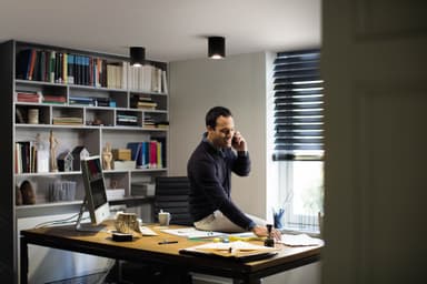 Philips Hue Pillar spottivalo (musta)