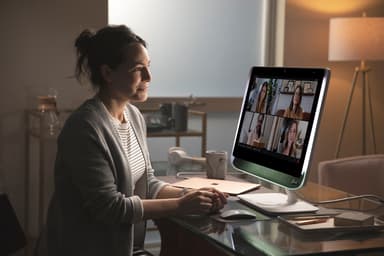 Poly Studio P21 21" Display videoneuvottelulaite