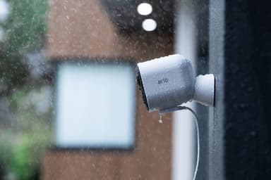 Arlo Ultra 2 4K langaton turvakamera (2 kpl, valkoinen)