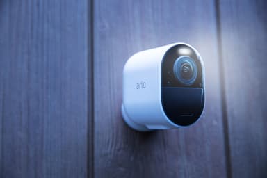 Arlo Ultra 2 4K langaton turvakamera (3 kpl, valkoinen)