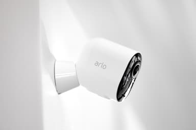 Arlo Ultra 2 4K langaton turvakamera (4 kpl, valkoinen)