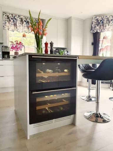 Sisäänrakennettu viininjäähdytin - WineCave 60DD Fullglass Black