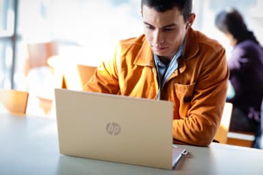HP Pavilion 15-cs0812no 15,6" kannettava (vaalea kulta)
