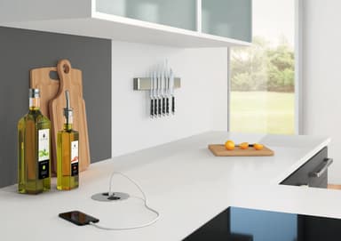 Epoq Twist pistorasia USB porteilla (ruostumaton teräs)