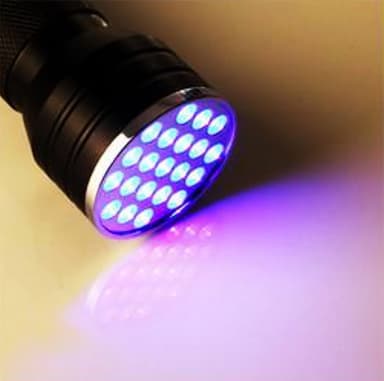 UV taskulamppu 21:llä LED diodilla
