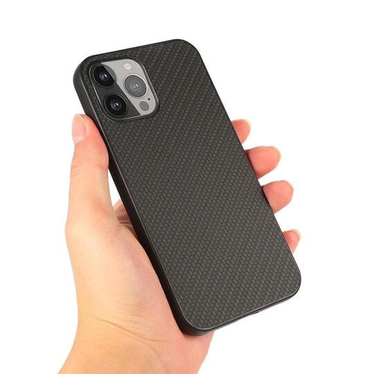 SKALO iPhone 13 Pro Max Carbon Fiber TPU-suojakuori - Musta
