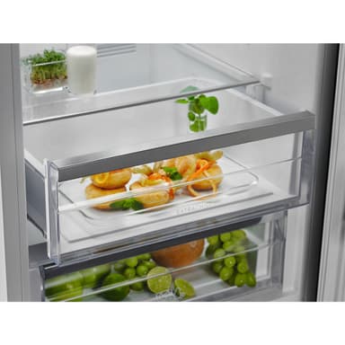 Electrolux jääkaappipakastin LNC7ME34X1 (Teräs)