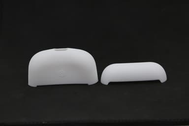 Apple AirPods Pro 3 -kotelo ja hihna silikonivalkoinen
