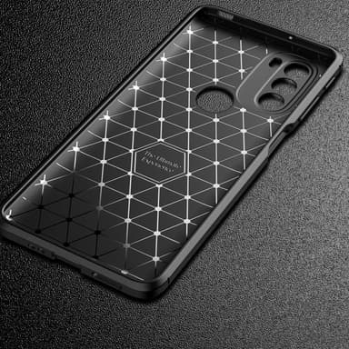 SKALO Moto G31 / G41 / G71 Carbon Fiber TPU-suojakuori - Musta