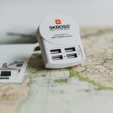 SKROSS 4-porttinen USB-laturi EU